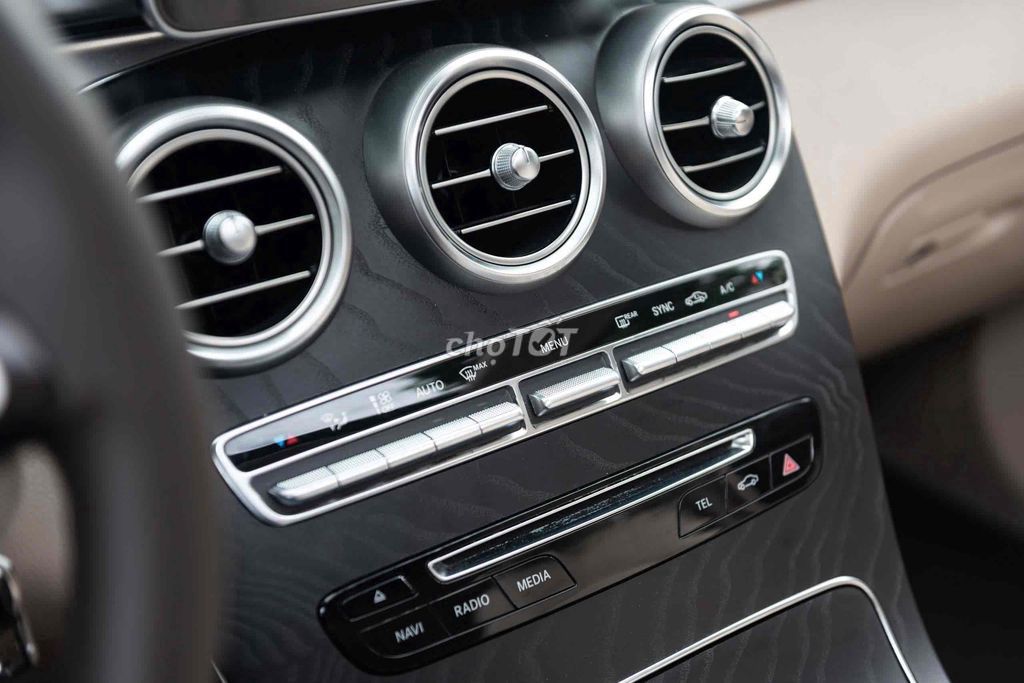 Mercedes GLC300 4Matic 2019. Mua bán Ô tô tại Quận 3 Tp Hồ Chí Minh được đăng bởi Tiền Bùi LONGANH  hình 5