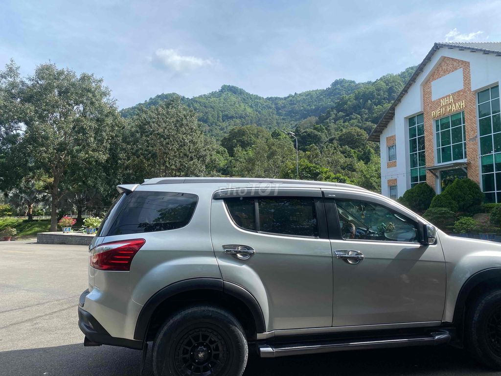 Isuzu Mu X 2019 1.9 4X2 AT - 11900 km. Mua bán Ô tô tại Thành phố Thuận An Bình Dương được đăng bởi Nhật Nam hình 7