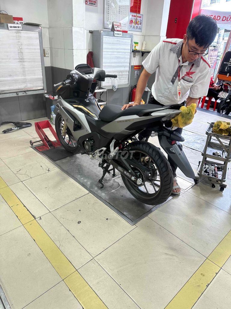 winner v4. Mua bán Xe máy tại Quận 7 Tp Hồ Chí Minh được đăng bởi nông dân hình 6