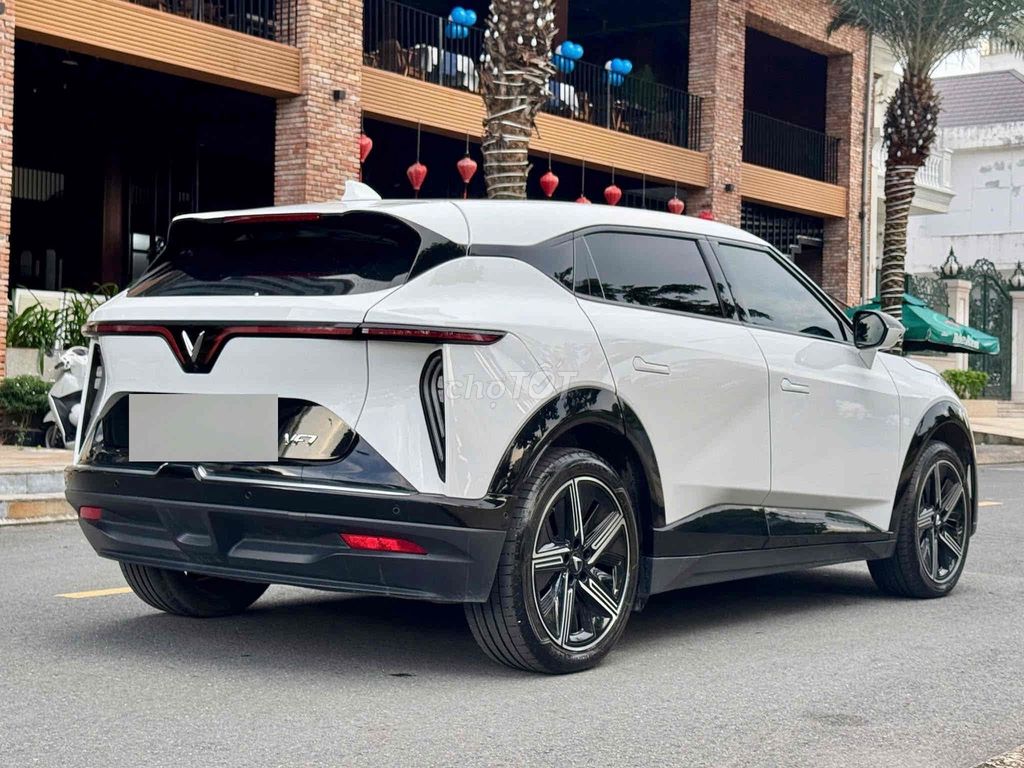 Vinfast VF7 Plus 2025 Trắng 15.000 km. Mua bán Ô tô tại Huyện Bình Chánh Tp Hồ Chí Minh được đăng bởi Quốc Nhẫn hình 4