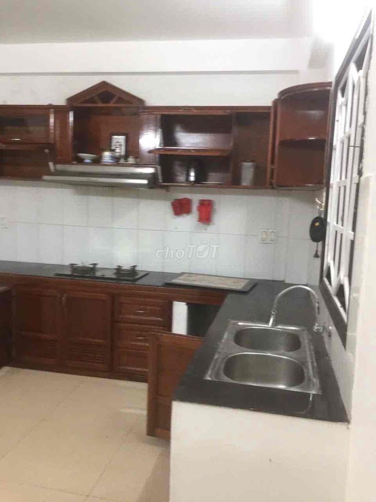 Three-storey house near Nguyễn Tất Thành beach — photo 8