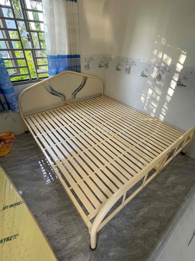 Giường sắt Kem. Mua bán Giường, chăn ga gối nệm tại Quận Liên Chiểu Đà Nẵng được đăng bởi Nội Thất TN  hình 1