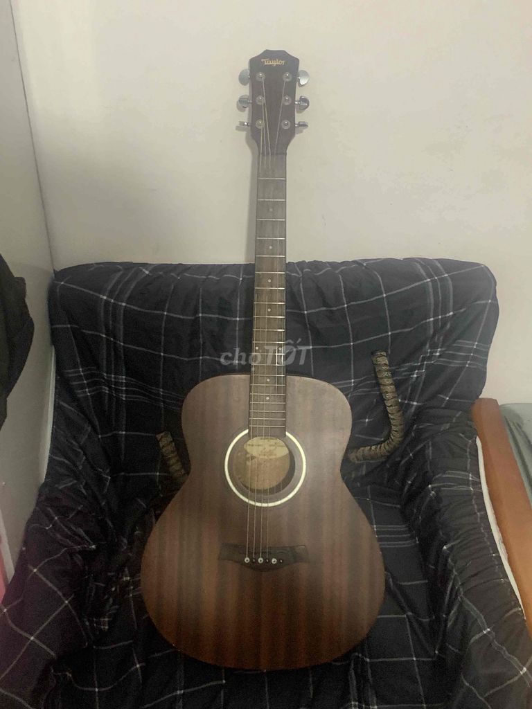 Đàn guitar Taylor BT2 Nâu 98%. Mua bán Nhạc cụ tại Thị xã Kinh Môn Hải Dương được đăng bởi Tiến Khanh hình 1