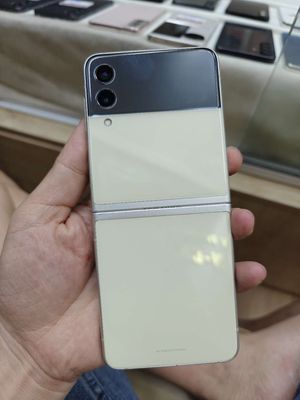 Samsung Z Flip 3 màn đẹp cáp new chỉ việc dùng. Mua bán Điện thoại tại Quận Hai Bà Trưng Hà Nội được đăng bởi Boss Mobile