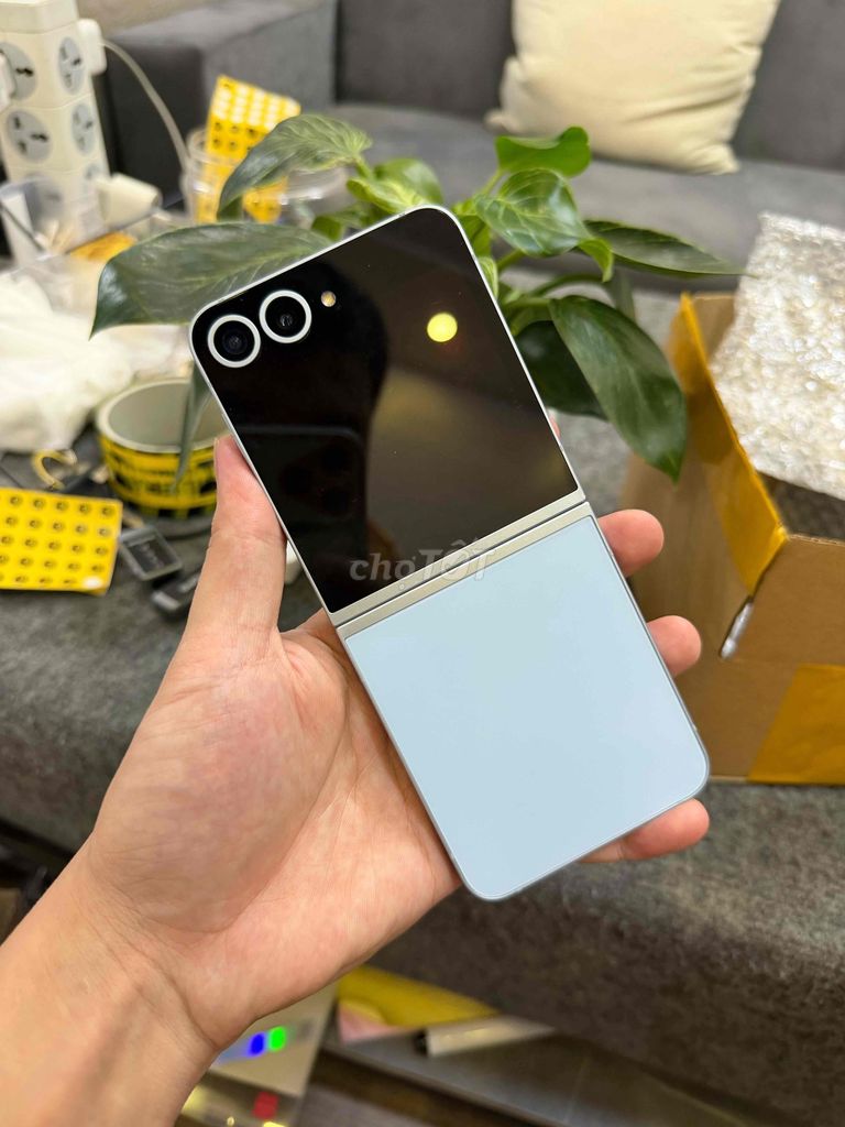 Samsung Flip 6 256GB Xám 99%. Mua bán Điện thoại tại Quận Cầu Giấy Hà Nội được đăng bởi Trần Văn Đoàn hình 1
