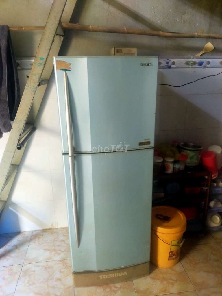 Tủ lạnh Toshiba Ngăn đông mềm màu Xám. Mua bán Tủ lạnh tại Thành phố Thủ Dầu Một Bình Dương được đăng bởi Pé Nhỏ hình 1