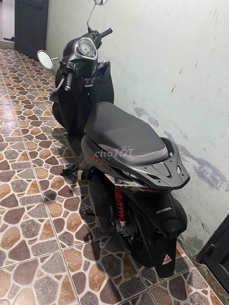 dàn áo xe Honda SH Mode Đen mù mới 99,99%. Mua bán Phụ tùng xe tại Quận Liên Chiểu Đà Nẵng được đăng bởi Nguyễn văn thảo hình 2
