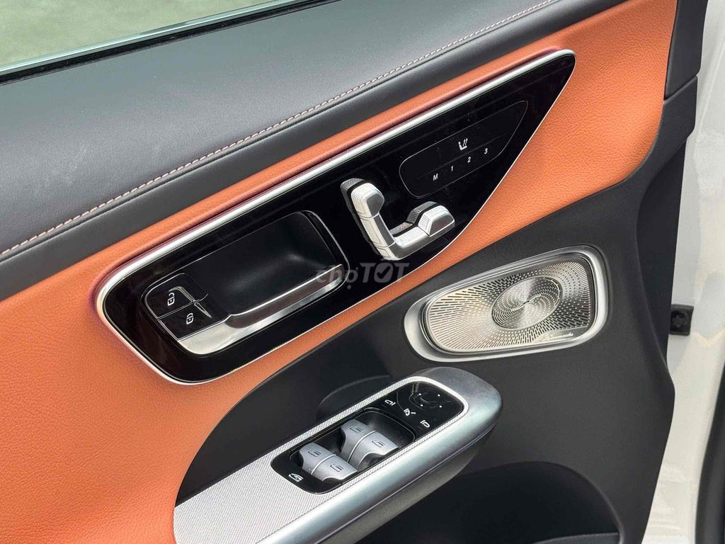 Mercedes Benz GLC 2023 300 4Matic - 13000 km. Mua bán Ô tô tại Quận Bình Tân Tp Hồ Chí Minh được đăng bởi Lê Minh Quý hình 16