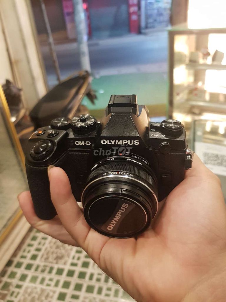 Olympus em1 và 17mm f1.8