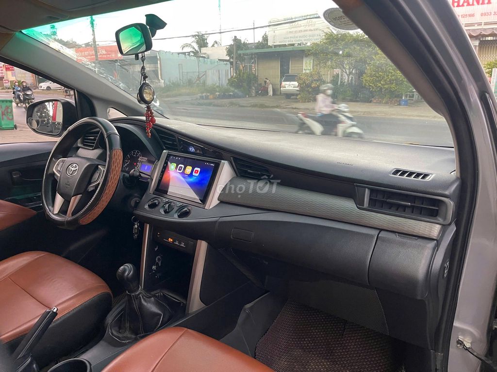 Toyota Innova 2017 2.0E chất gia đình.. Mua bán Ô tô tại Huyện Tân Phú Đồng Nai được đăng bởi Salon AUTO THÀNH TRUNG Đồng Nai hình 11