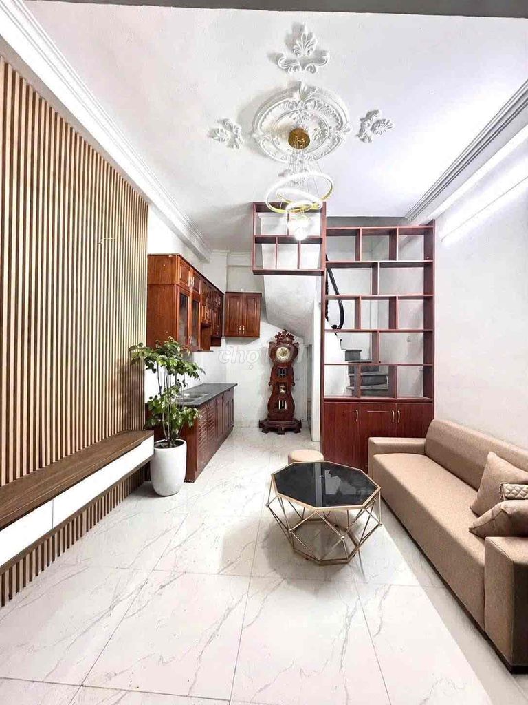 Дом 5 этажей, Нгуен Чинь, Хоангмай, 22м², 3 спальни, 3 санузла, проходной переулок