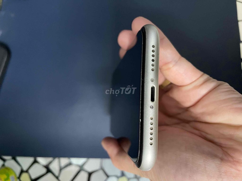 BÁN GẤP ĐIỆN THOẠI IPHONE 11