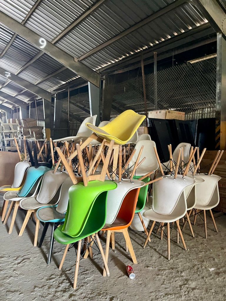 Ghế Nhựa Gỗ Nhiều màu. Dịch vụ chuyển nhà tại Quận Sơn Trà Đà Nẵng được đăng bởi THẾ GIỚI ĐỒ CŨ ĐÀ NẴNG hình 1