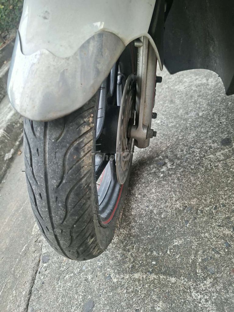 Honda Air Blade, бело-красный, Вьетнам