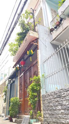 Nhà hẻm xe hơi phố thời trang và ăn uống Trần Quang Diệu, Quận 3