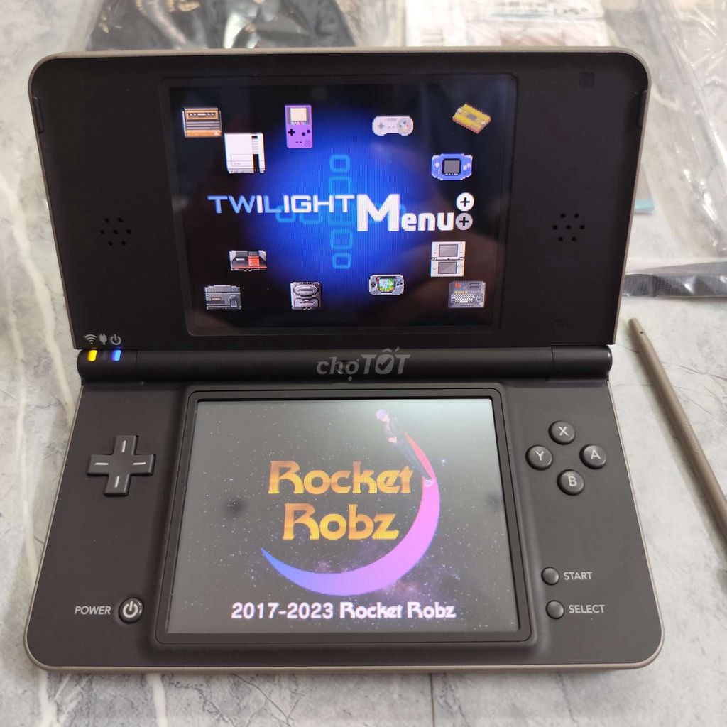 Máy chơi game Nintendo DSi LL. Mua bán Thiết bị chơi game tại Quận 3 Tp Hồ Chí Minh được đăng bởi Ngô Hữu Nam hình 1