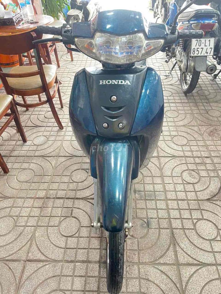 Wave 50 cc học sinh đi