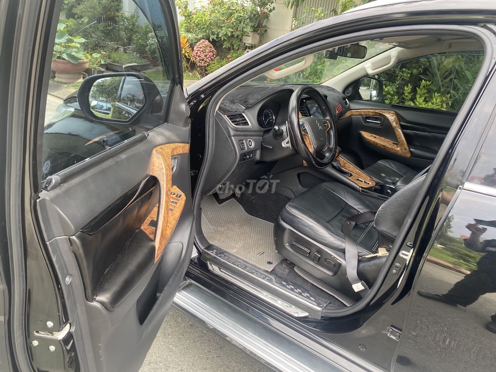 Mitsubishi Pajero Sport 2018 3.0G 4x2 AT Premium. Mua bán Ô tô tại Quận 7 Tp Hồ Chí Minh được đăng bởi quốc phương hình 11
