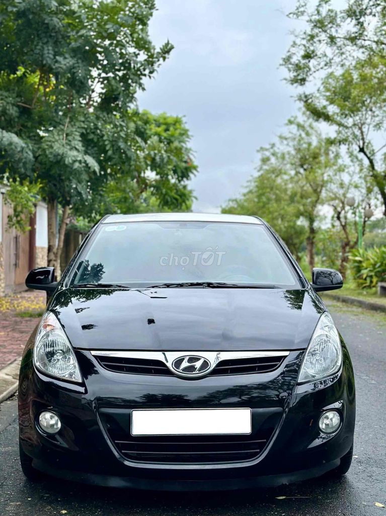 🌟Hyundai i20 2011 1.4 AT - 99000 km🌟