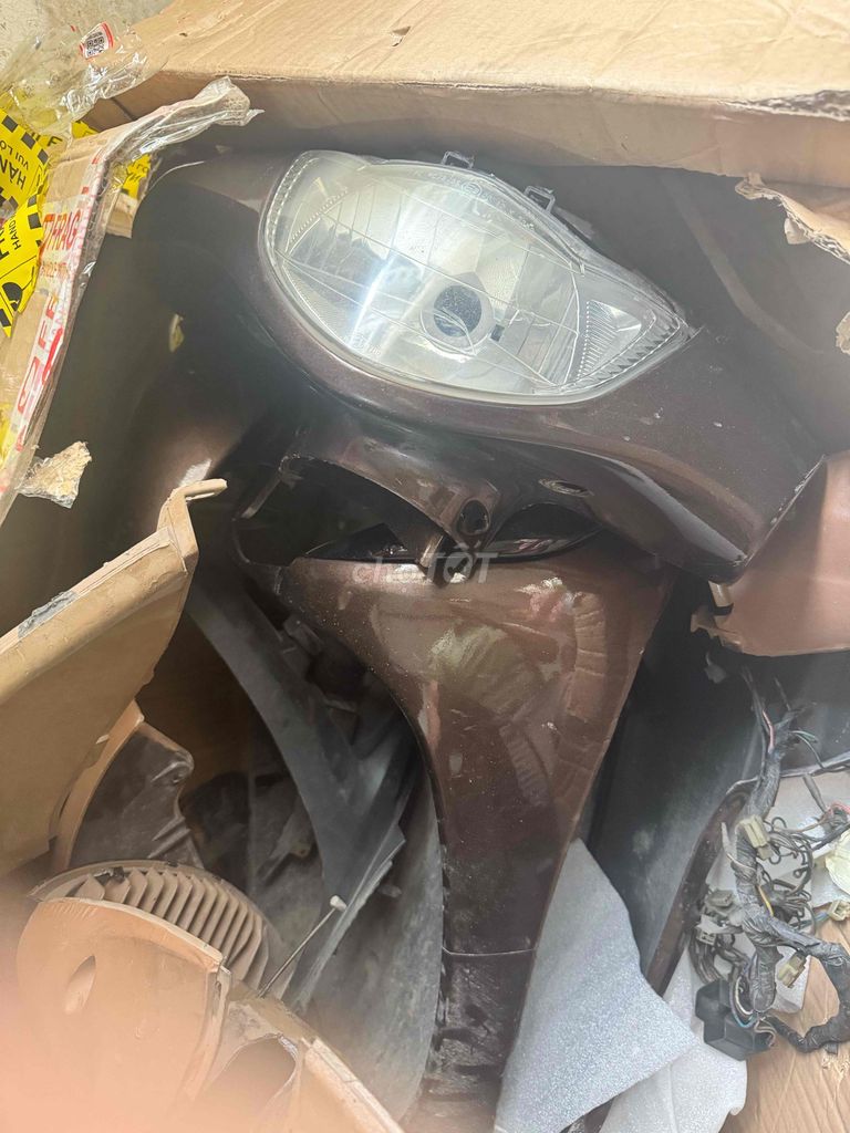 Full bộ vỏ cả đèn sh 2008 màu cf còn đẹp. Mua bán Phụ tùng xe tại Quận Nam Từ Liêm Hà Nội được đăng bởi Minh Thanh hình 2