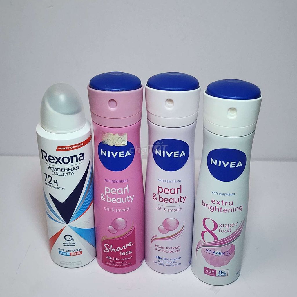 Xịt thơm body quần áo dòng Nivea 4 chai.