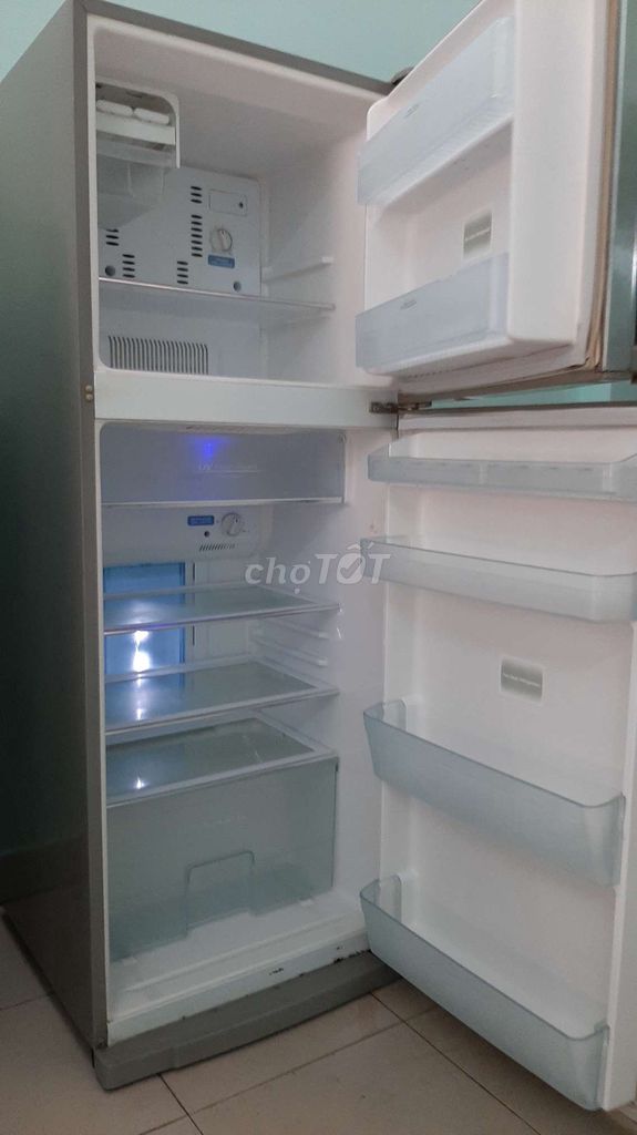 0909672504 - Tủ lạnh toshiba 280 lít đang xài bình thường