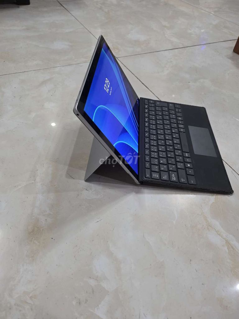 Microsoft Surface Pro 6 Bạc Nhật Bản. Mua bán Laptop tại Thị xã Tân Uyên Bình Dương được đăng bởi nguyễn xuân hùng hình 1