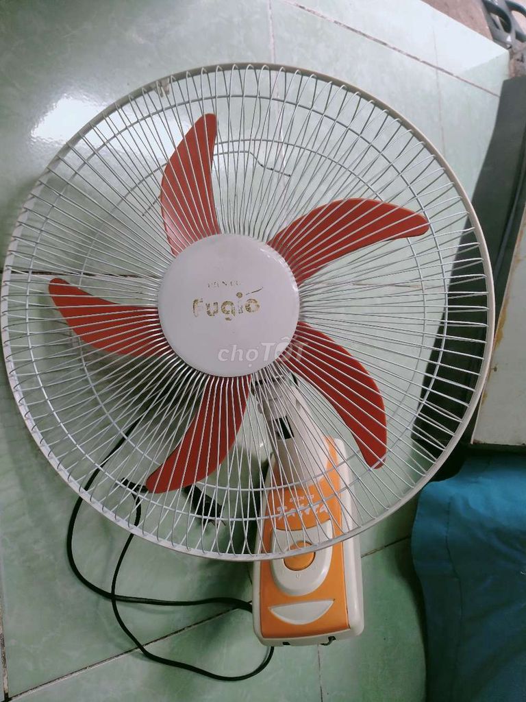 Quạt treo tường Fugie Cam, Trắng. Mua bán Quạt tại Thành phố Dĩ An Bình Dương được đăng bởi Tiến hình 1
