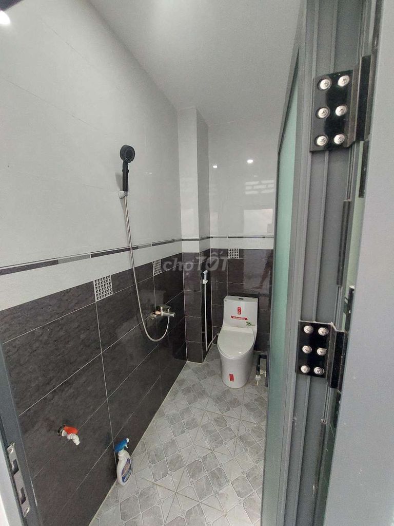 Bán nhà 2 tầng ngay ngã 3 cây sung