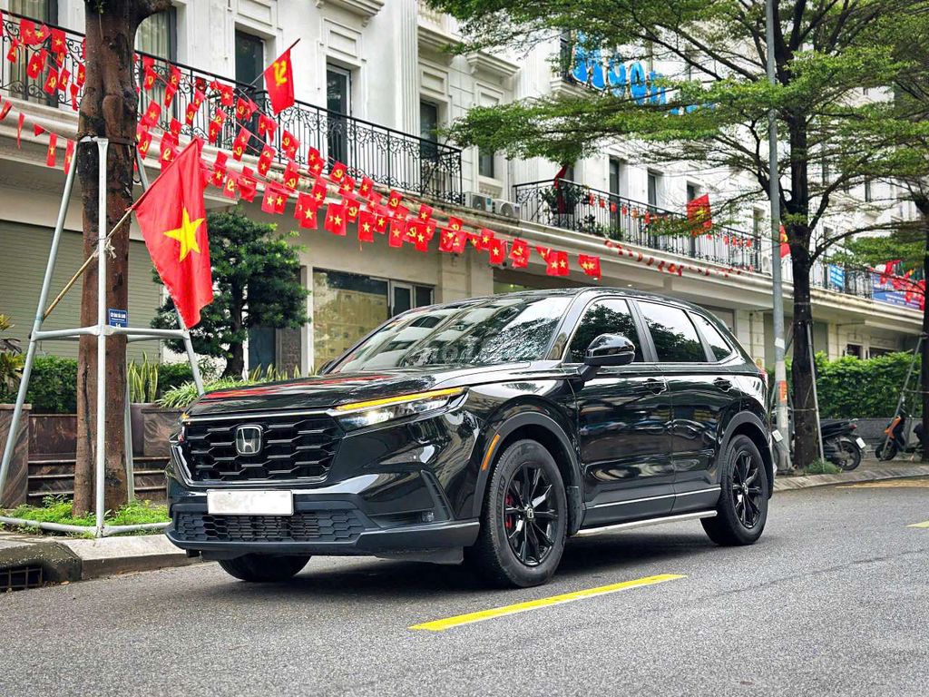 2025 L - 9000 km. Mua bán Ô tô tại Quận Cầu Giấy Hà Nội được đăng bởi oto lướt hà nội  hình 3