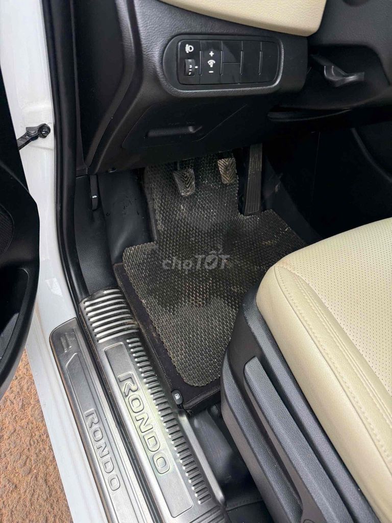 Kia Rondo 2018 Số sàn màu Trắng. Mua bán Ô tô tại Thành phố Pleiku Gia Lai được đăng bởi Dinh Trung  hình 17