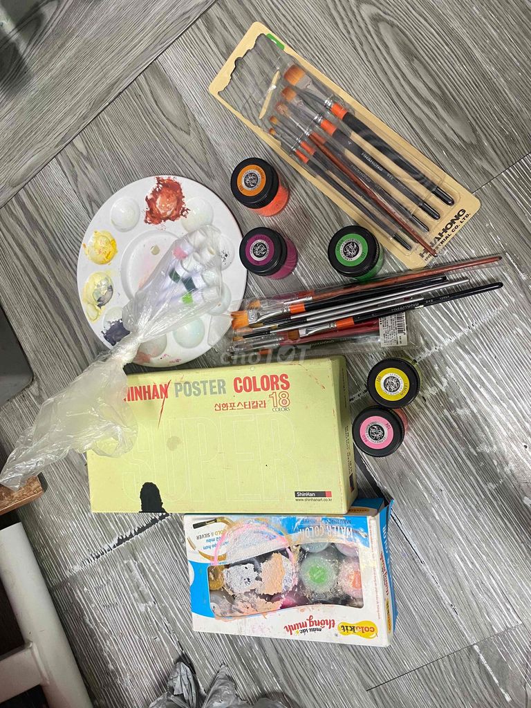 Bộ dụng cụ vẽ Shinhan 18 màu. Mua bán Sở thích khác tại Quận 7 Tp Hồ Chí Minh được đăng bởi Pham Thanh Thuy hình 1