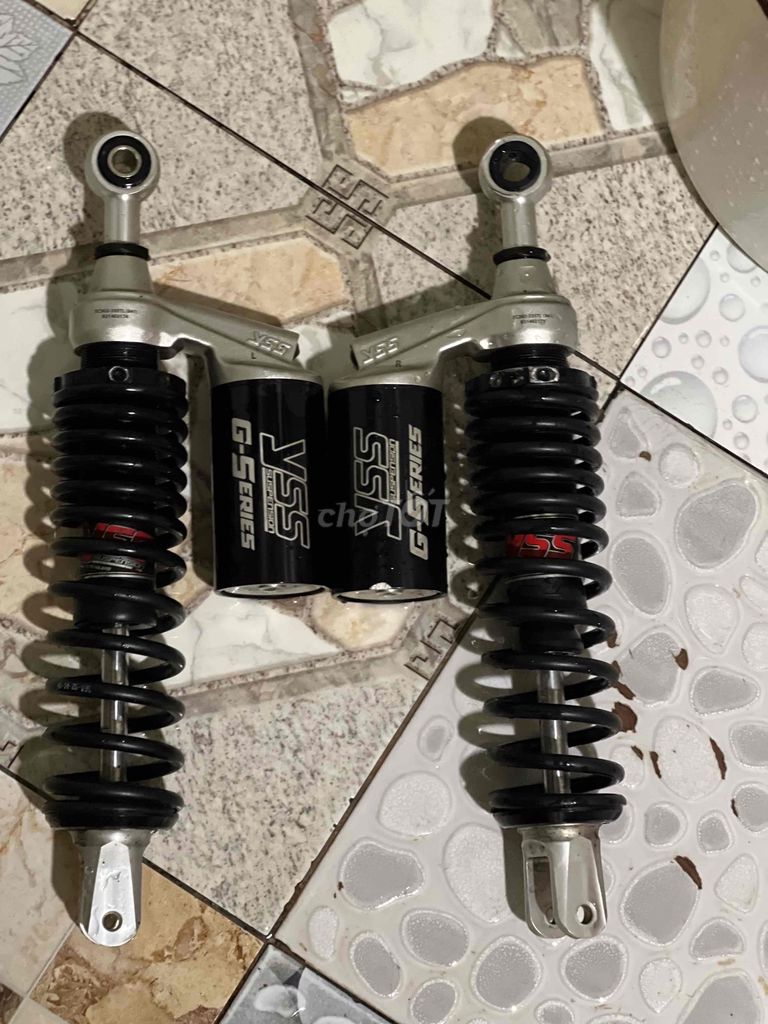 Phụ tùng YSS G-Plus Đen Bạc xì 1 bên dầu. Mua bán Phụ tùng xe tại Quận Gò Vấp Tp Hồ Chí Minh được đăng bởi Thành hình 2
