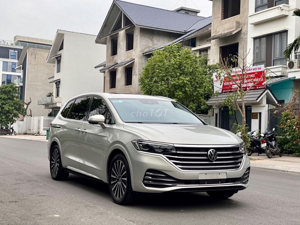 Volkswagen Viloran Luxury 2026 2.0L TSI Turbo, серебристый