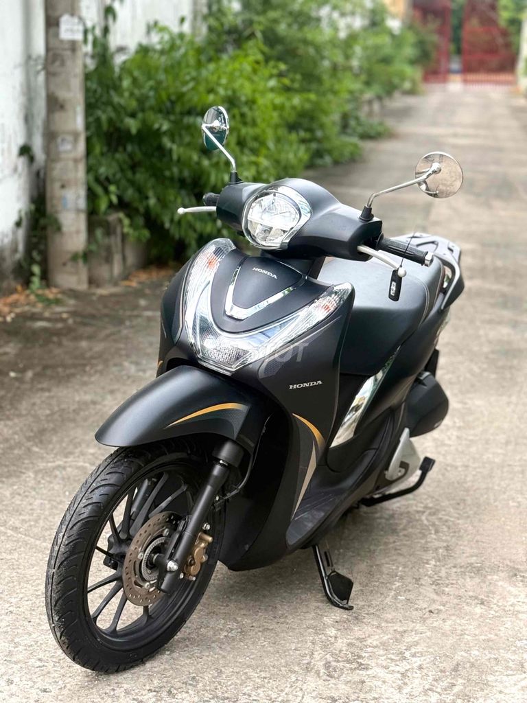 Honda SH Mode спецверсия с номерами Хошимина от собственника