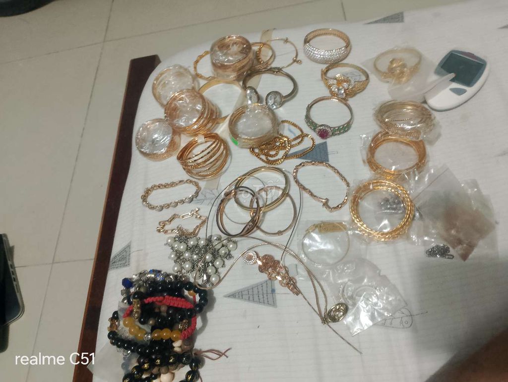 Vòng đeo tay Nữ Vàng. Mua bán Phụ kiện thời trang khác tại Quận Cái Răng Cần Thơ được đăng bởi Truongbakhan hình 1