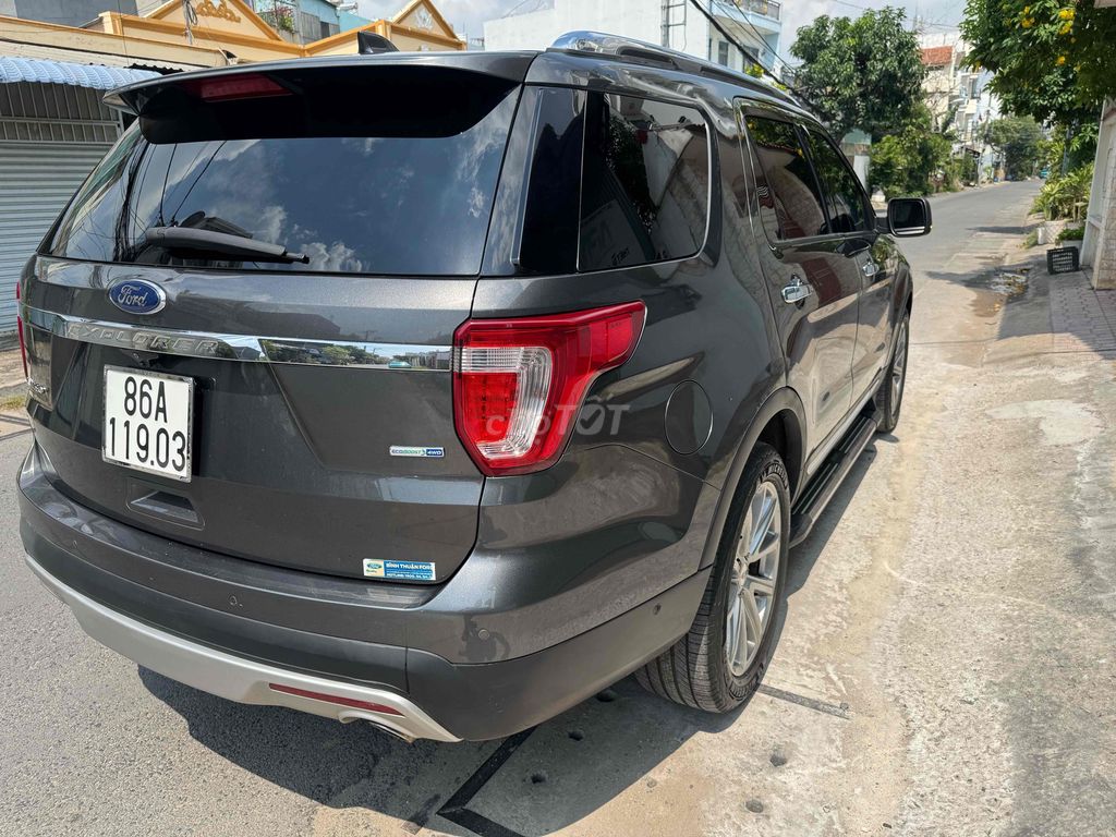 Ford Explorer 2017 США Серый 7 мест