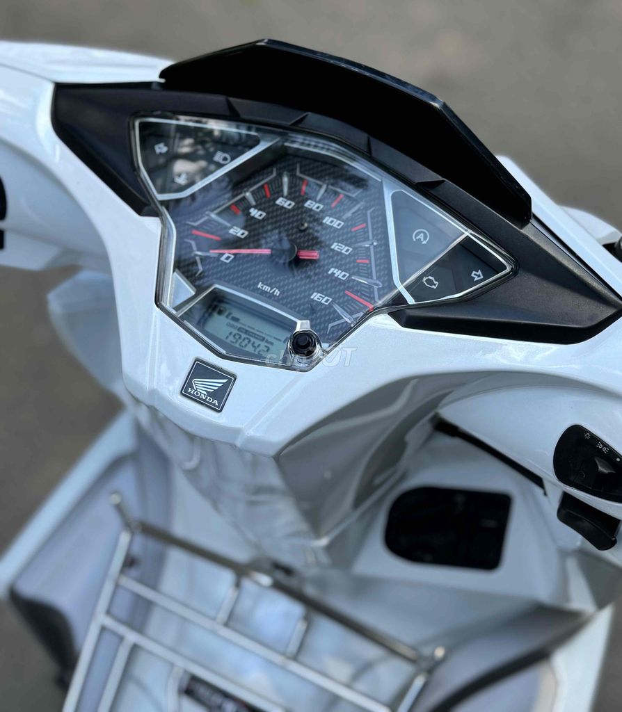 Honda Air Blade 125 moden 2018 Trắng khoá smkey. Mua bán Xe máy tại Quận Gò Vấp Tp Hồ Chí Minh được đăng bởi CHXM 86 chuyên bán xe trả góp hình 5