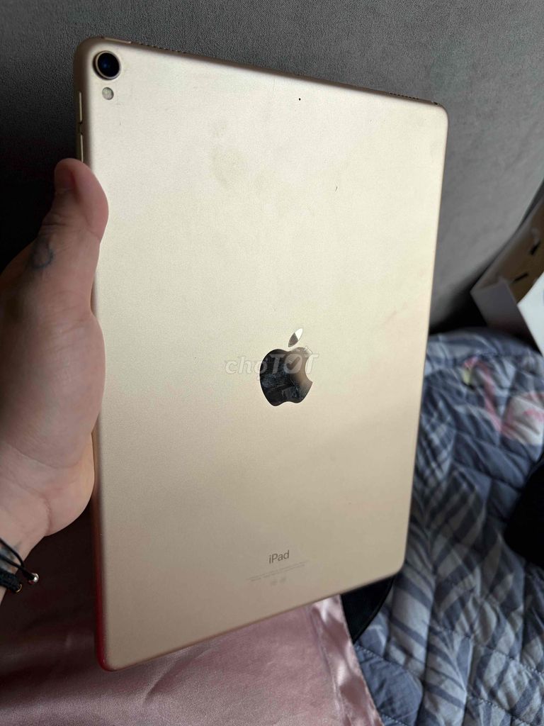 Apple iPad Pro 10.5 inch 64GB Vàng. Mua bán Máy tính bảng tại Quận 7 Tp Hồ Chí Minh được đăng bởi Khải Di hình 1
