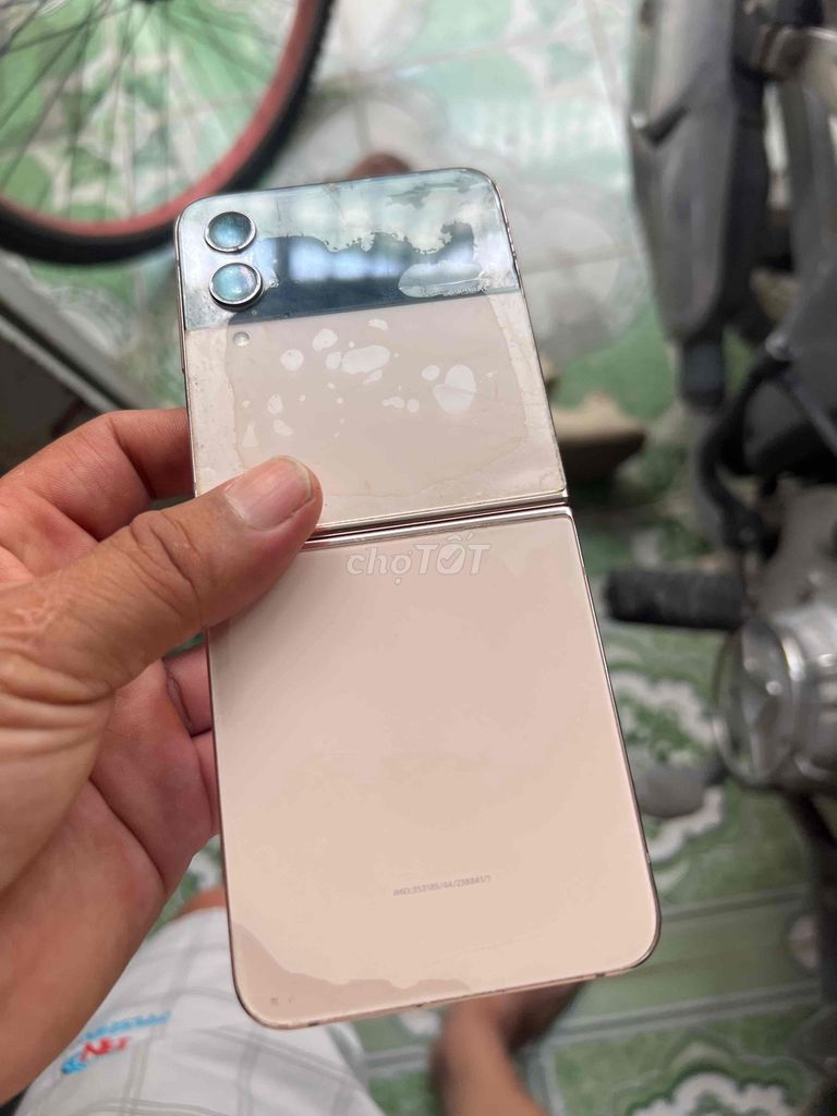Samsung Galaxy Z Flip 4 Hồng Đã dùng. Mua bán Điện thoại tại Thành phố Thủ Đức Tp Hồ Chí Minh được đăng bởi minh hình 1