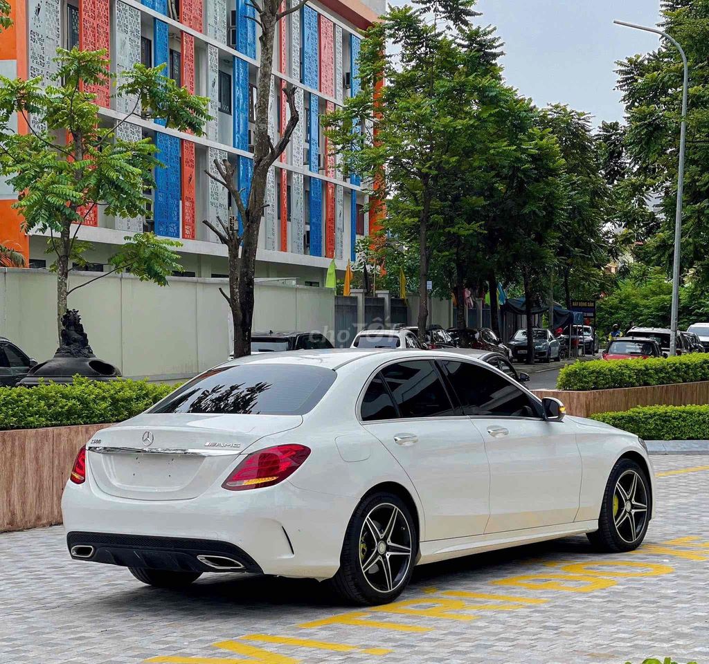 C300 AMG trắng/đỏ 2016. Mua bán Ô tô tại Quận Long Biên Hà Nội được đăng bởi Trang Gala hình 4