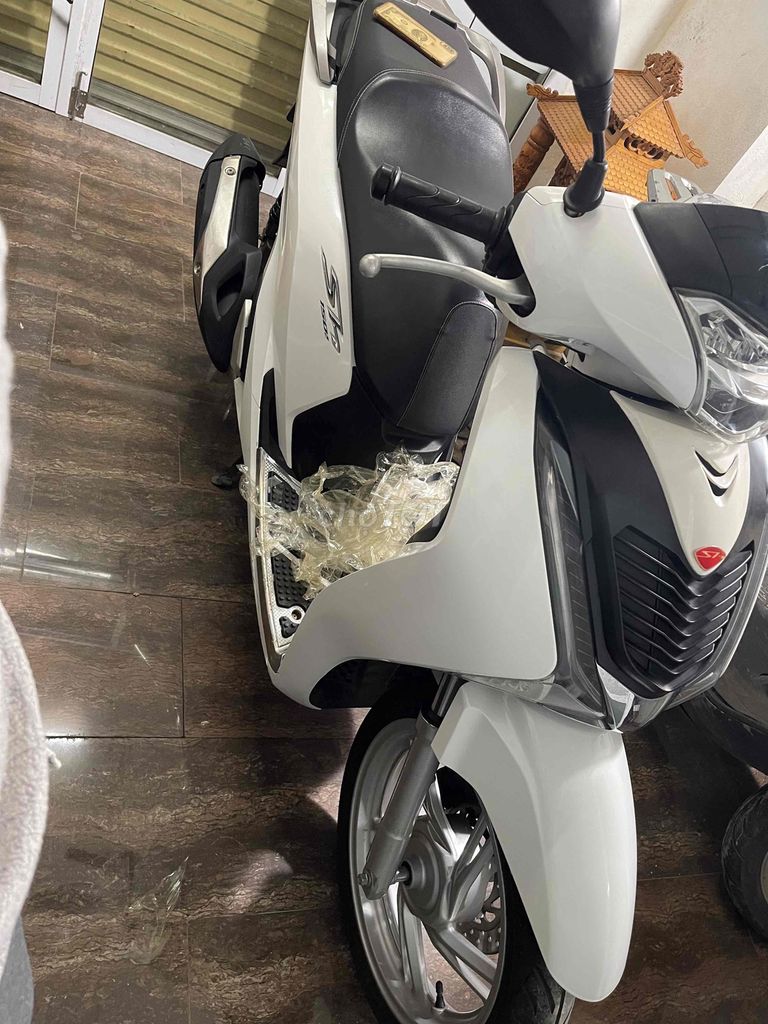 Honda SH 150 chạy đúng 11800km biển 29 nguyên zin. Mua bán Xe máy tại Quận Hoàng Mai Hà Nội được đăng bởi Tuấn Giang hình 1