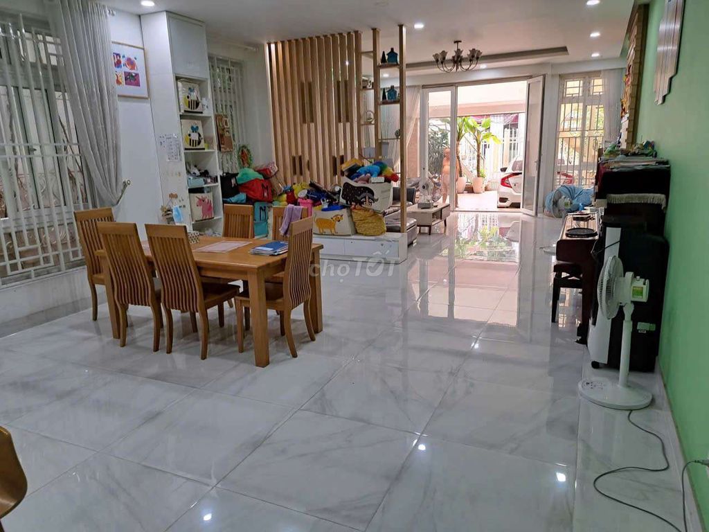 Biệt thự 8 x 28 4 tầng hẽm xe hơi Lạc Long Quân P5Q11 giá tốt