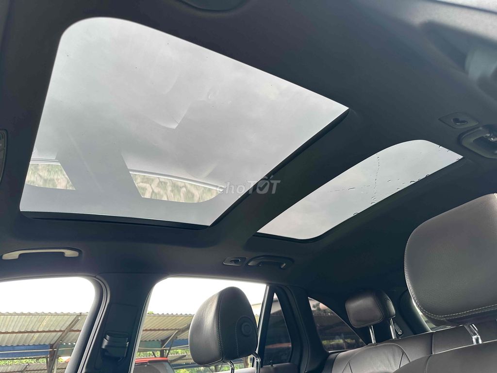 Mercedes Benz GLC 300 AMG  2016 Trắng Nâu 9 Vạn. Mua bán Ô tô tại Quận Cầu Giấy Hà Nội được đăng bởi Vũ Kiên hình 12