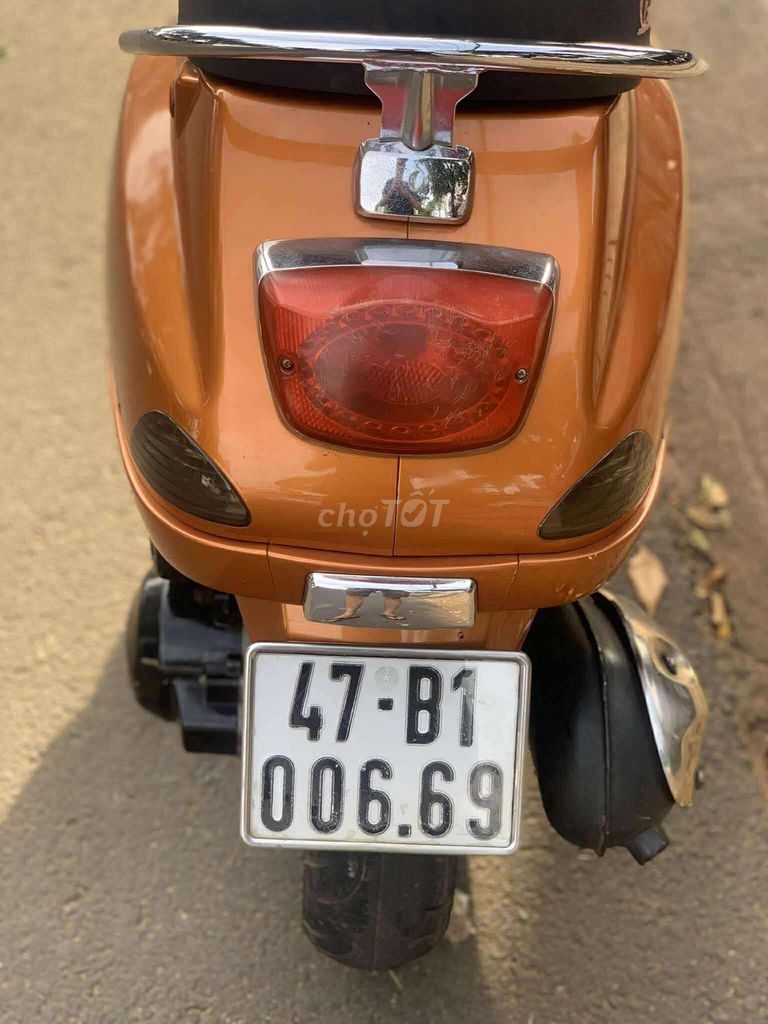 BÁN XE PHUN XĂNG KIỂU DÁNG VESPA CÓ GÓP. Mua bán Xe máy tại Thành phố Buôn Ma Thuột Đắk Lắk được đăng bởi XE MÁY ĐÔNG TÚ hình 3