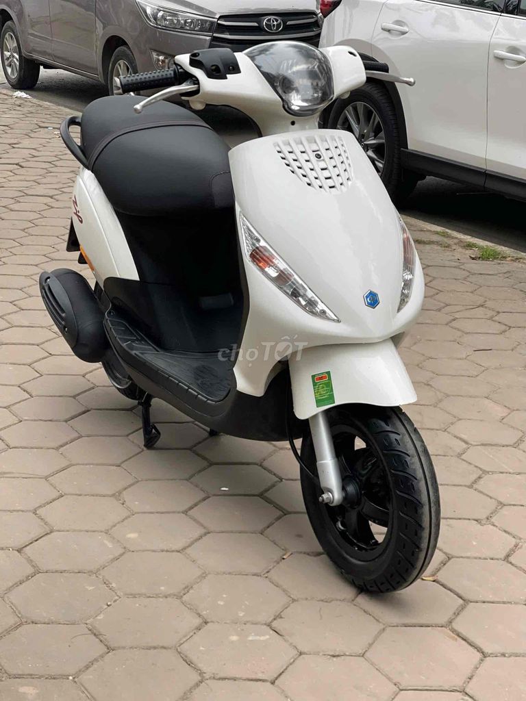 XE MÁY GIÁNG MẠNH - Piaggio Zip 2022 Trắng Lướt