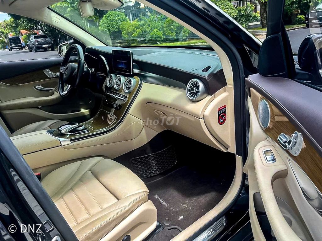 Mercedes Benz GLC250 4MATIC model 2020. Mua bán Ô tô tại Quận 7 Tp Hồ Chí Minh được đăng bởi JENNIE hình 7