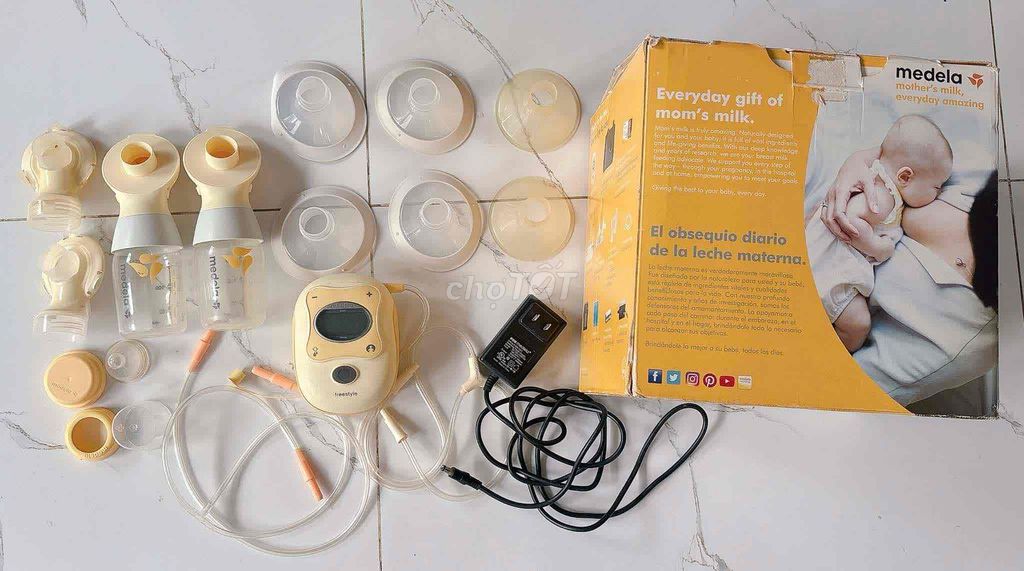 Máy hút sữa Medela Freestyle nhiều phụ kiện