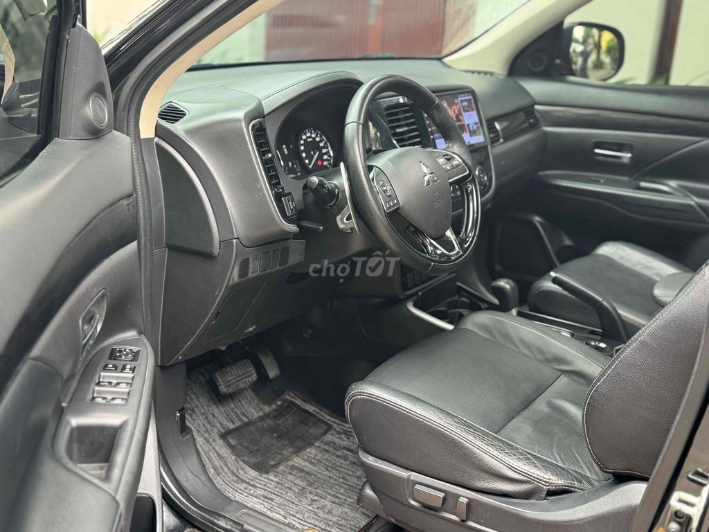 Mitsubishi Outlander 2018 2.0CVT Premium. Mua bán Ô tô tại Quận Cẩm Lệ Đà Nẵng được đăng bởi Anh Tân hình 8