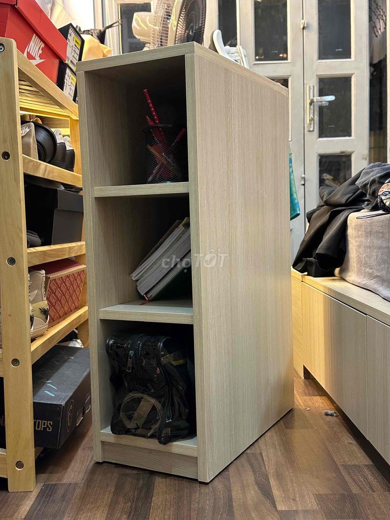 Kệ gỗ 3 tầng màu vàng nhạt Mới. Mua bán Tủ, kệ gia đình tại Quận Phú Nhuận Tp Hồ Chí Minh được đăng bởi Quân Lê hình 1